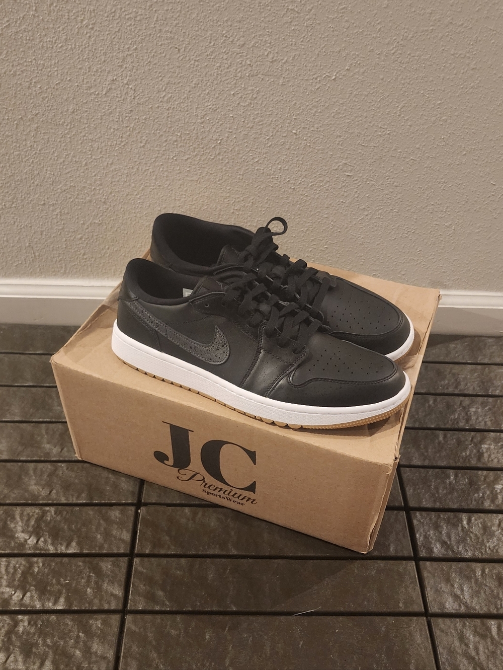 Men's Golf Air Jordan 1 Low 'Black Gum' - Picture 10 of 15